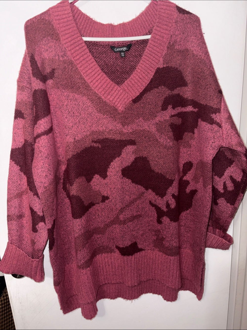 XXL George Pink and Burgundy Camo V-Neck Sweater PTP28”